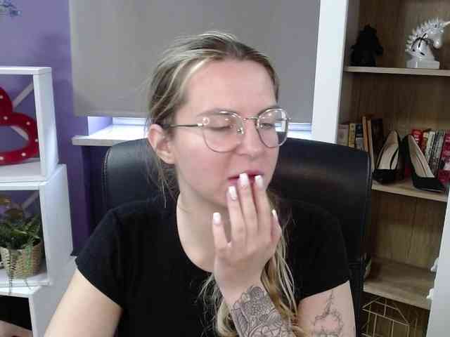 Soft-Zoey webcam