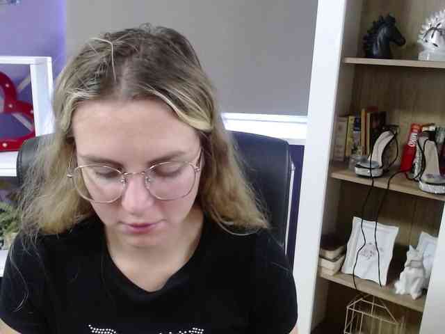Soft-Zoey webcam