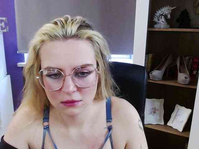 Soft-Zoey webcam
