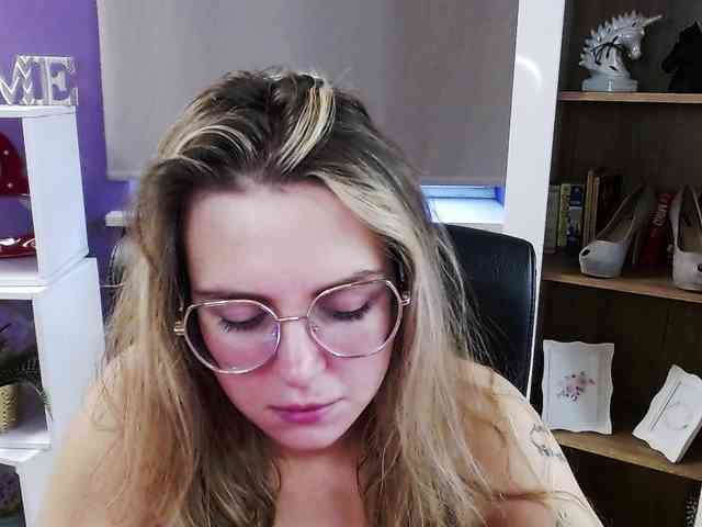 Soft-Zoey webcam