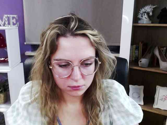 Soft-Zoey webcam