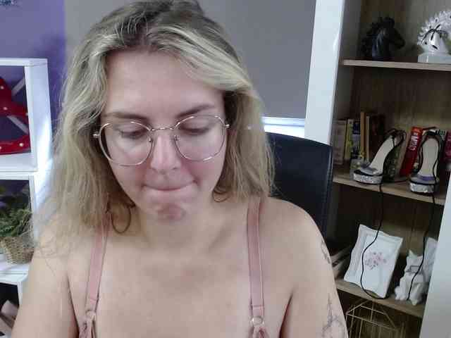 Soft-Zoey webcam