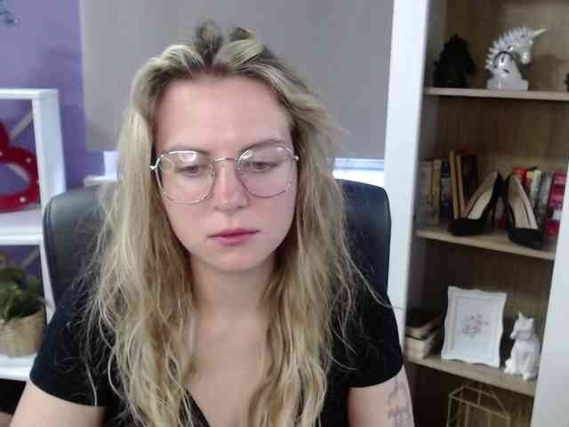 Soft-Zoey webcam