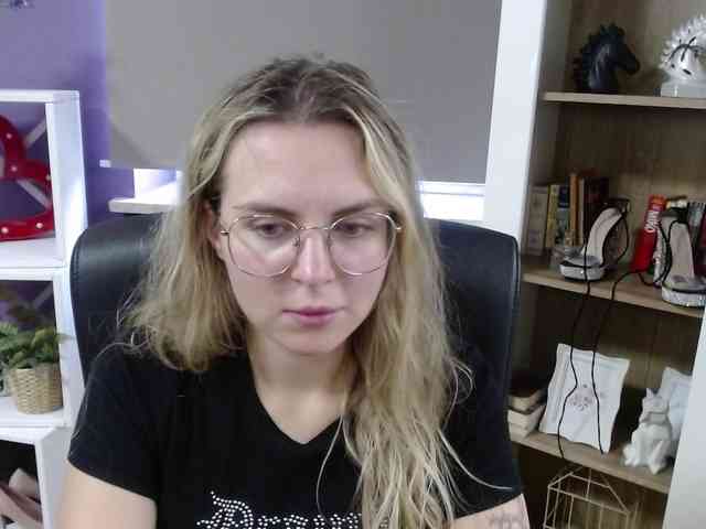Soft-Zoey webcam