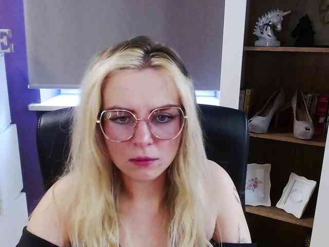 Soft-Zoey webcam