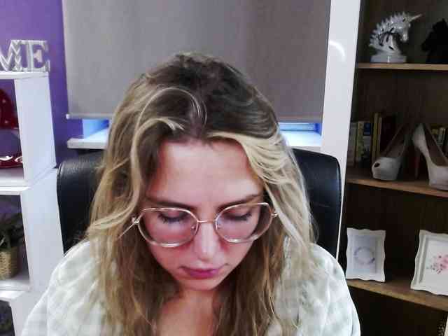 Soft-Zoey webcam
