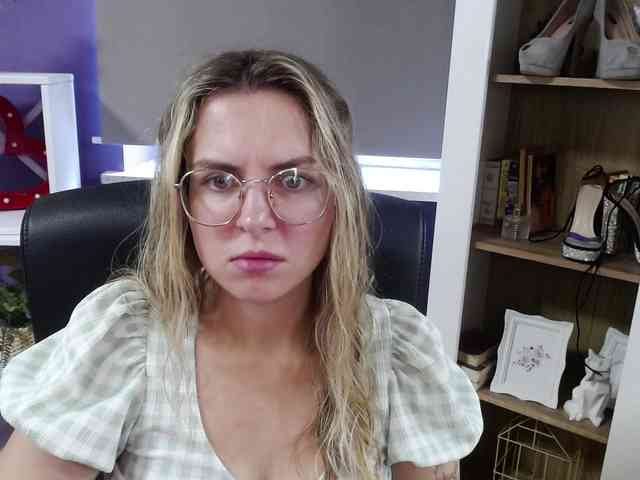 Soft-Zoey webcam