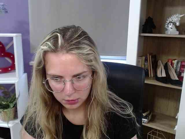 Soft-Zoey webcam
