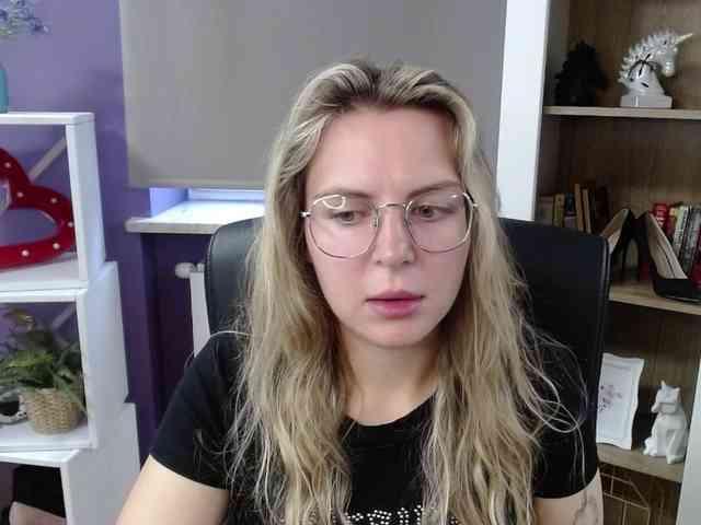 Soft-Zoey webcam