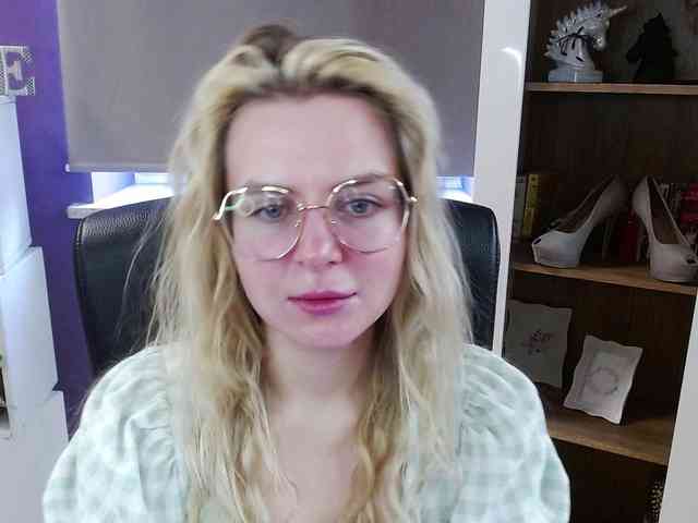 Soft-Zoey webcam