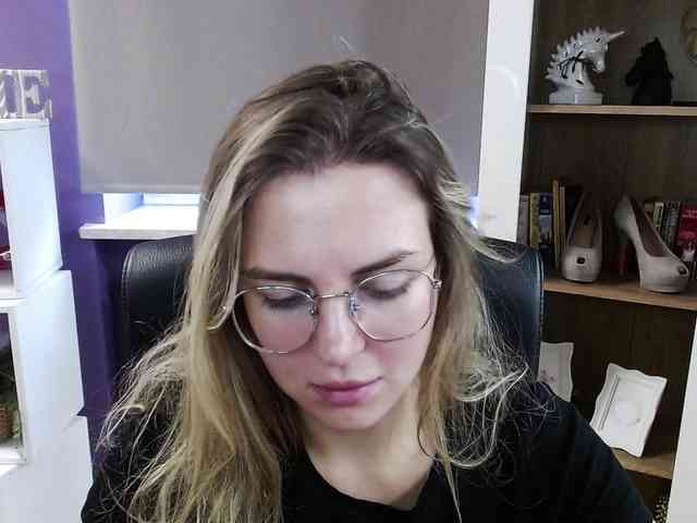 Soft-Zoey webcam