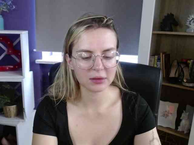 Soft-Zoey webcam