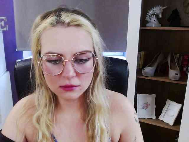 Soft-Zoey webcam
