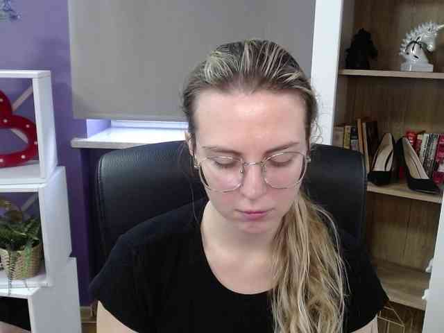 Soft-Zoey webcam
