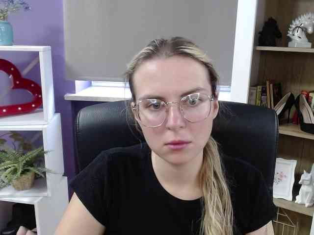 Soft-Zoey webcam