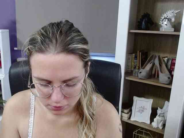 Soft-Zoey webcam