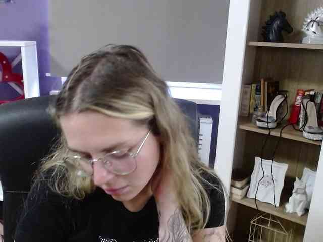 Soft-Zoey webcam