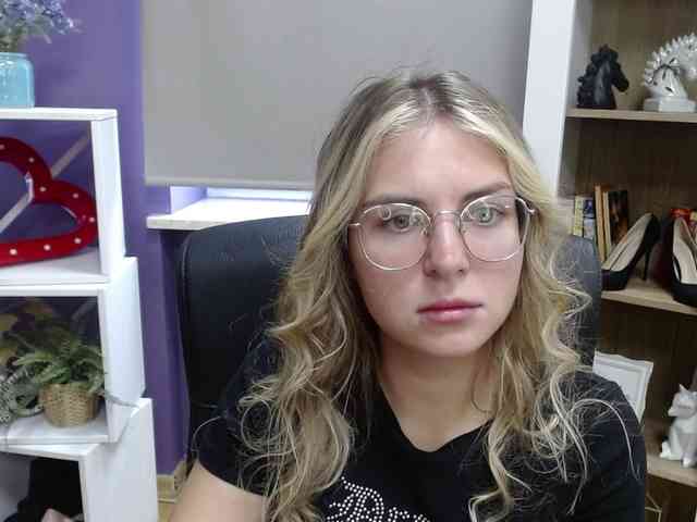 Soft-Zoey webcam