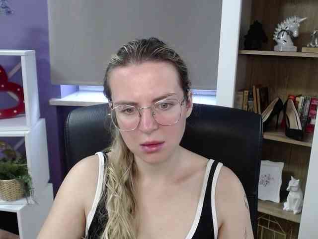 Soft-Zoey webcam