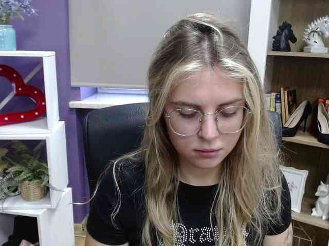 Soft-Zoey webcam