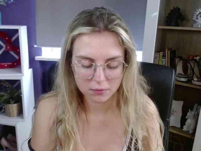 Soft-Zoey webcam