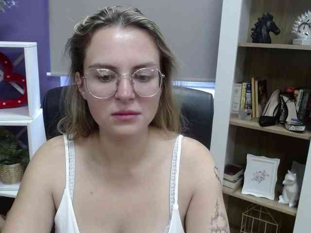 Soft-Zoey webcam