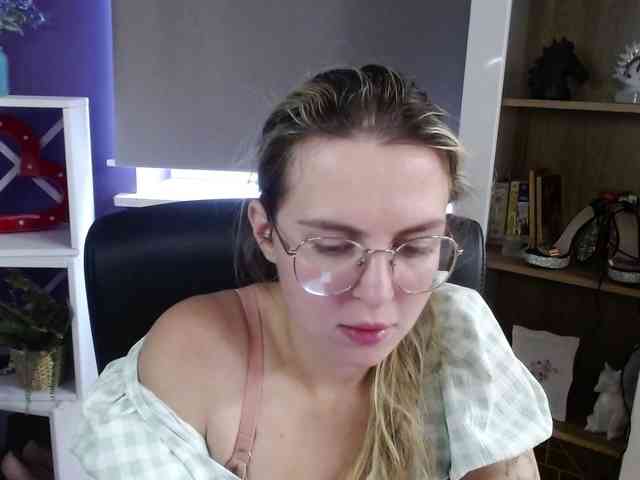 Soft-Zoey webcam