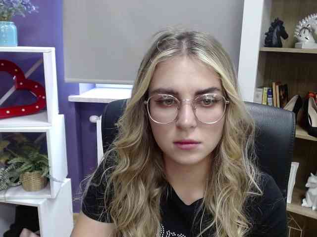 Soft-Zoey webcam