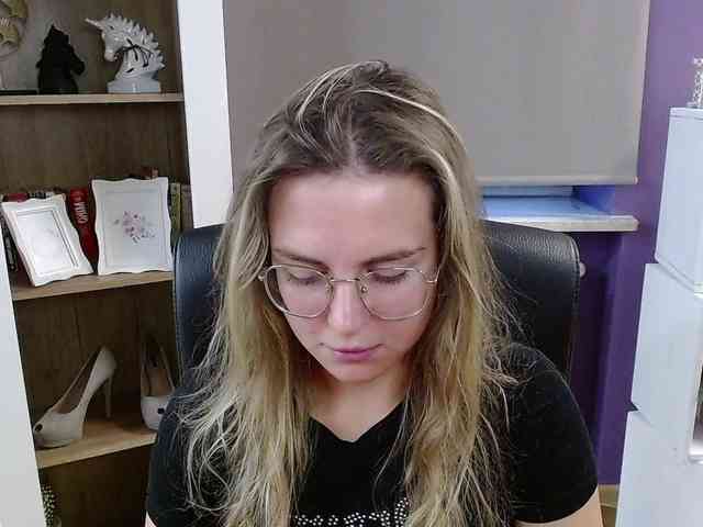 Soft-Zoey webcam