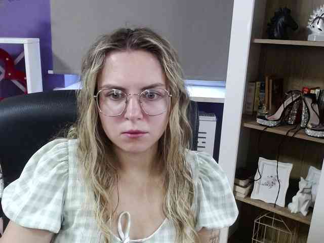 Soft-Zoey webcam