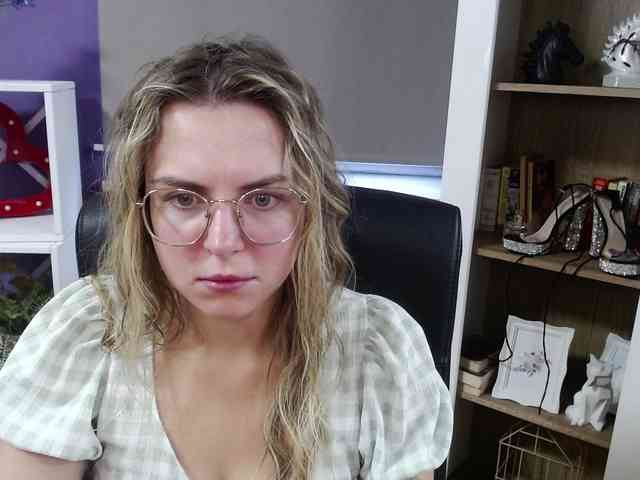 Soft-Zoey webcam
