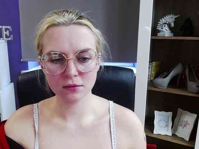 Soft-Zoey webcam