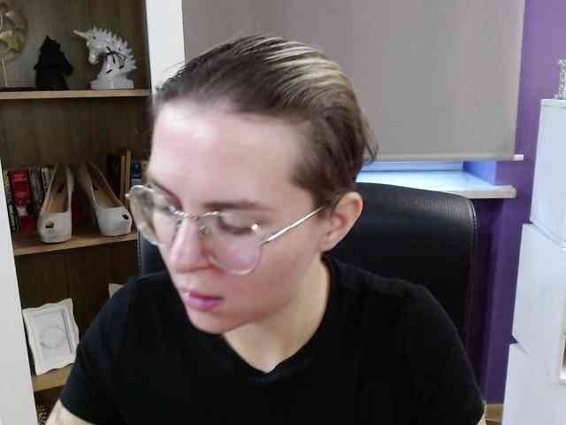 Soft-Zoey webcam
