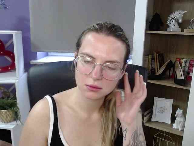 Soft-Zoey webcam