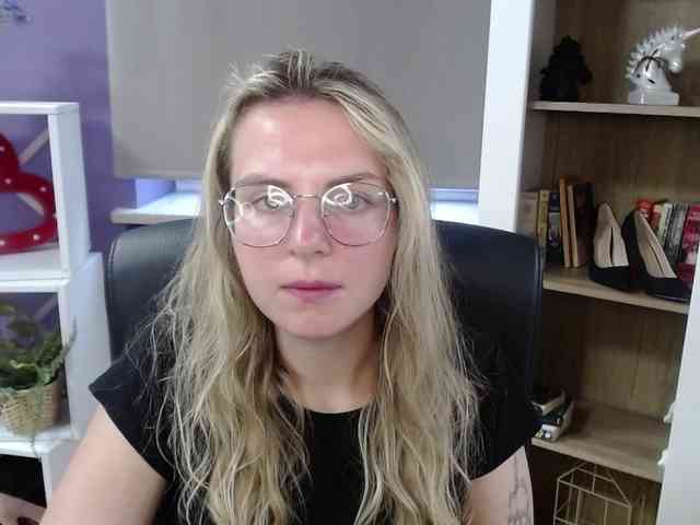 Soft-Zoey webcam
