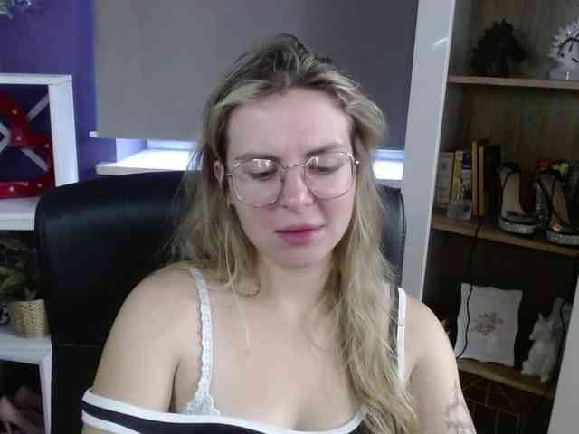 Soft-Zoey webcam