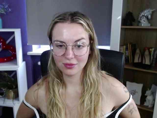 Soft-Zoey webcam