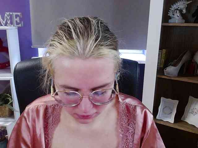 Soft-Zoey webcam