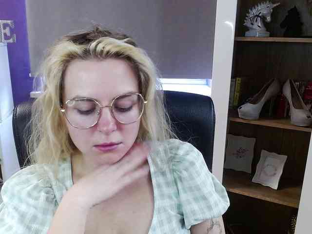 Soft-Zoey webcam