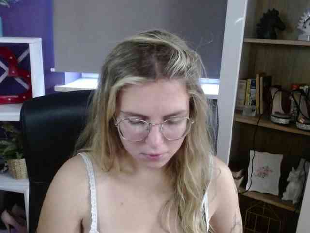 Soft-Zoey webcam