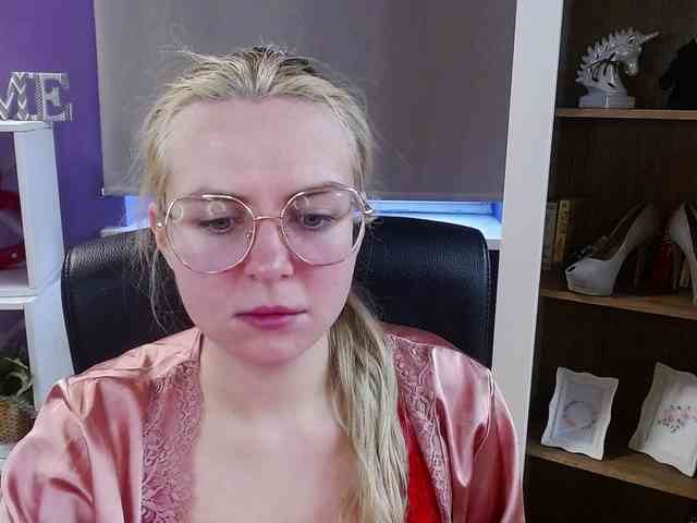 Soft-Zoey webcam