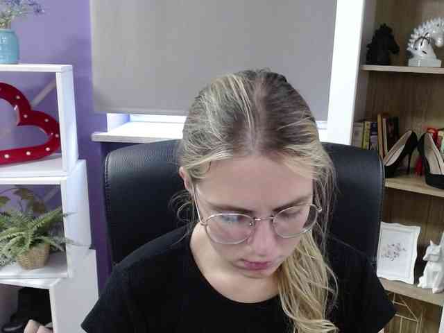 Soft-Zoey webcam