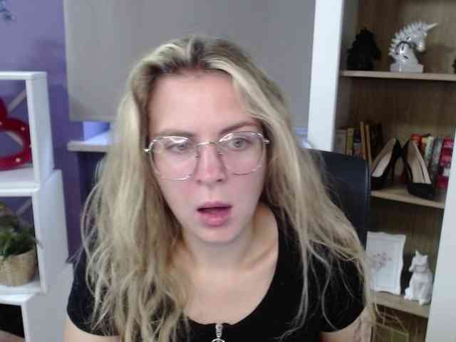 Soft-Zoey webcam