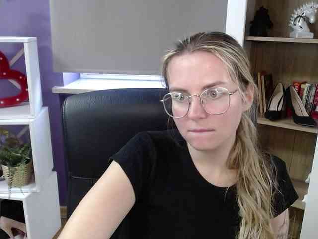 Soft-Zoey webcam