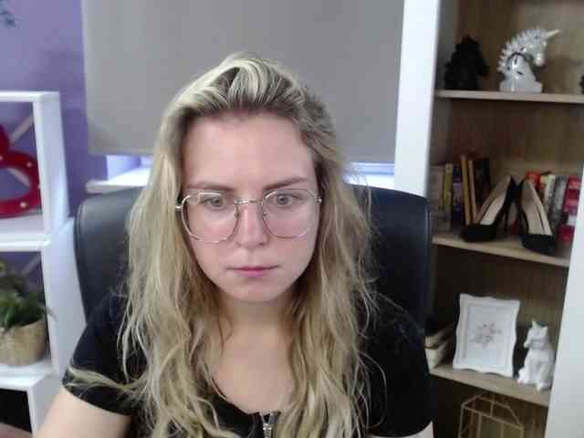Soft-Zoey webcam