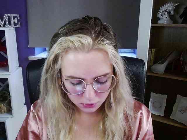 Soft-Zoey webcam