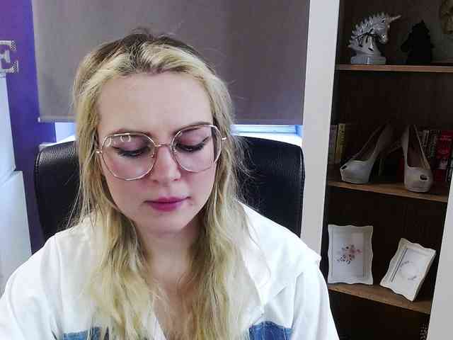 Soft-Zoey webcam