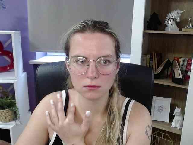 Soft-Zoey webcam