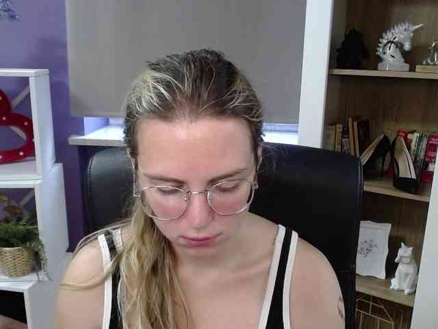 Soft-Zoey webcam