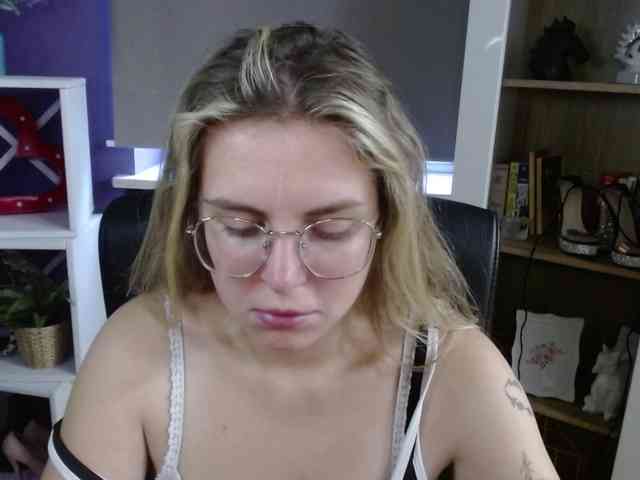 Soft-Zoey webcam